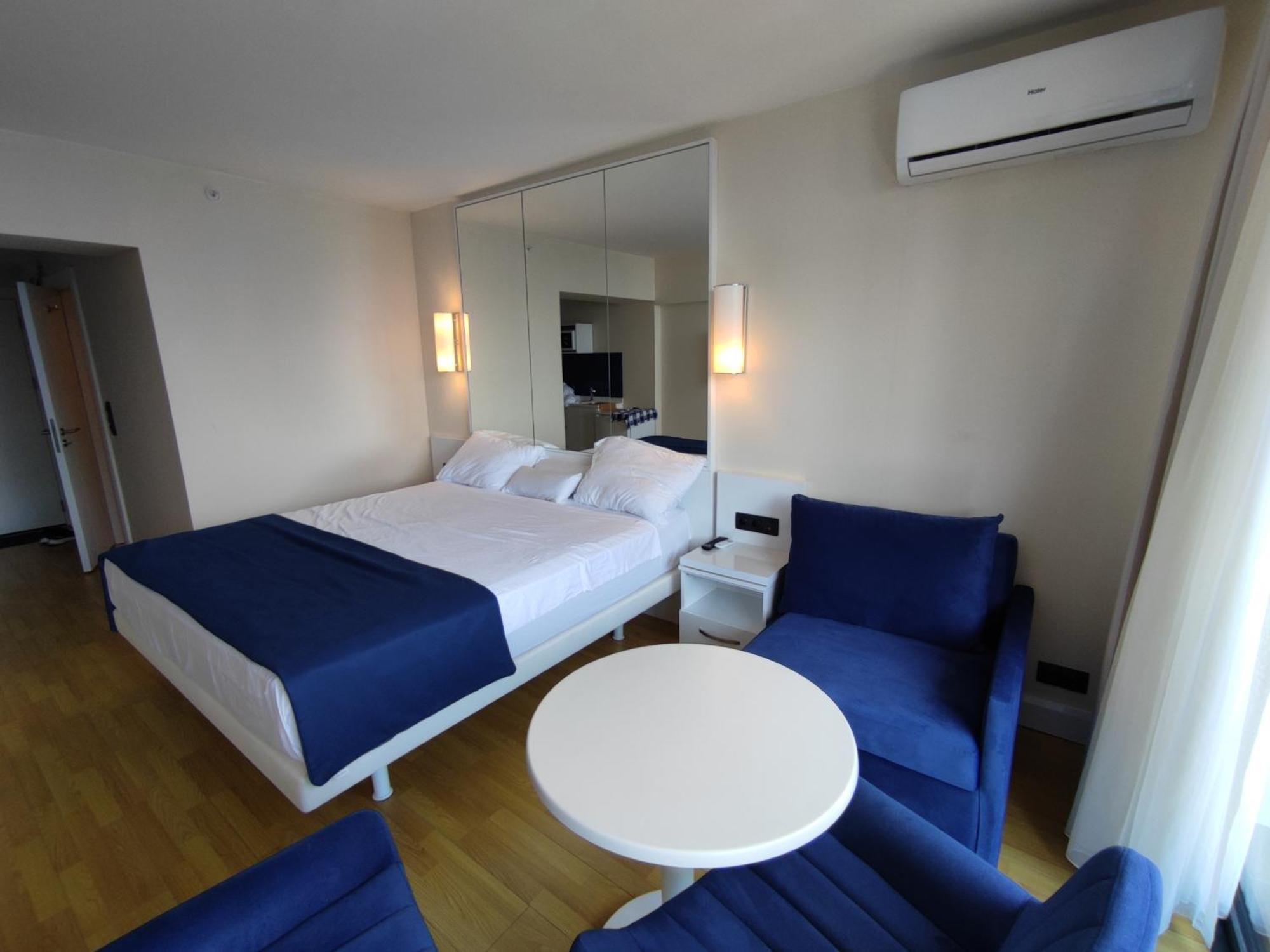 Orbi Cyti Apartment Батуми Стая снимка